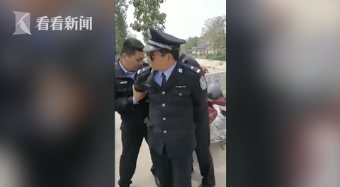 王警官”赊了40条烟 真警察上门：装备太全了